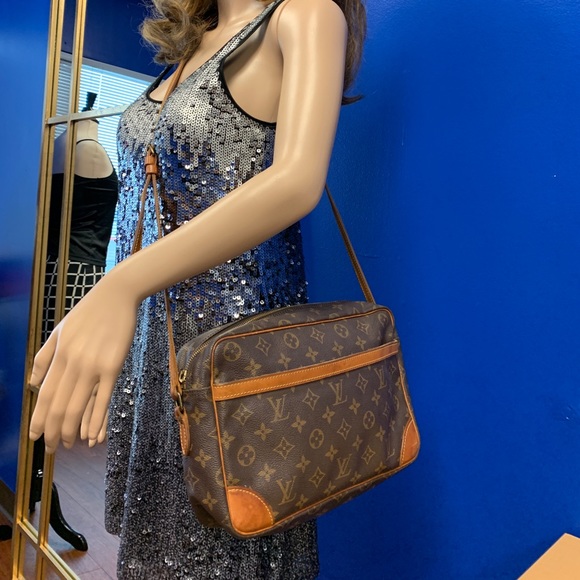 Louis Vuitton Handbags - LOUIS VUITTON MONOGRAM CANVAS TROCADERO 30 VINTAGE